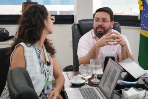 Luiza Clara e Vladyson Viana em reunião para parcerias entre ÍRIS e Secretaria do Trabalho