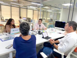 Membros do ÍRIS, Luiza Pacheco e Danielo Gomes, em reunião com membros da Controladoria-Geral da União